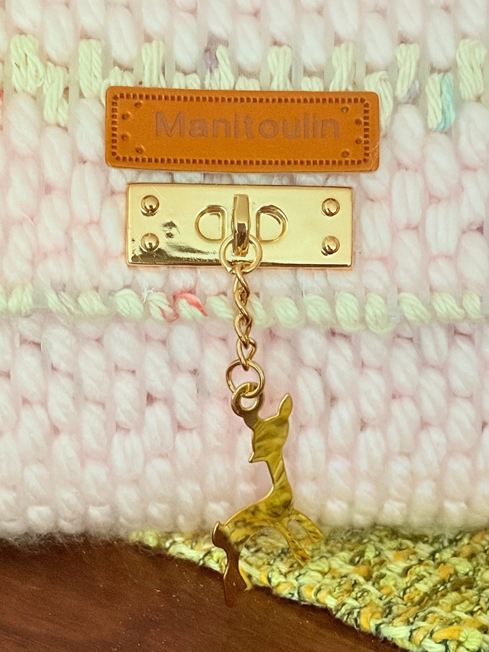 Handmade Soft Pink Crochet Crossbody Bag with Gold Chain - Picture 2 of 5